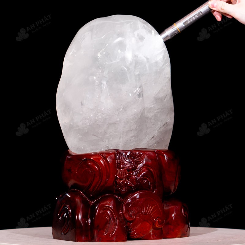 Đá thạch anh trắng tinh khiết – biểu tượng của sự thanh tịnh và năng lượng tích cực trong phong thủy