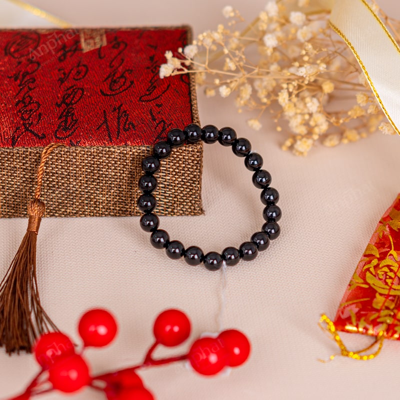 Vòng đá phong thuỷ mệnh Thủy cho nữ: Cẩm nang chọn và ứng dụng hiệu quả