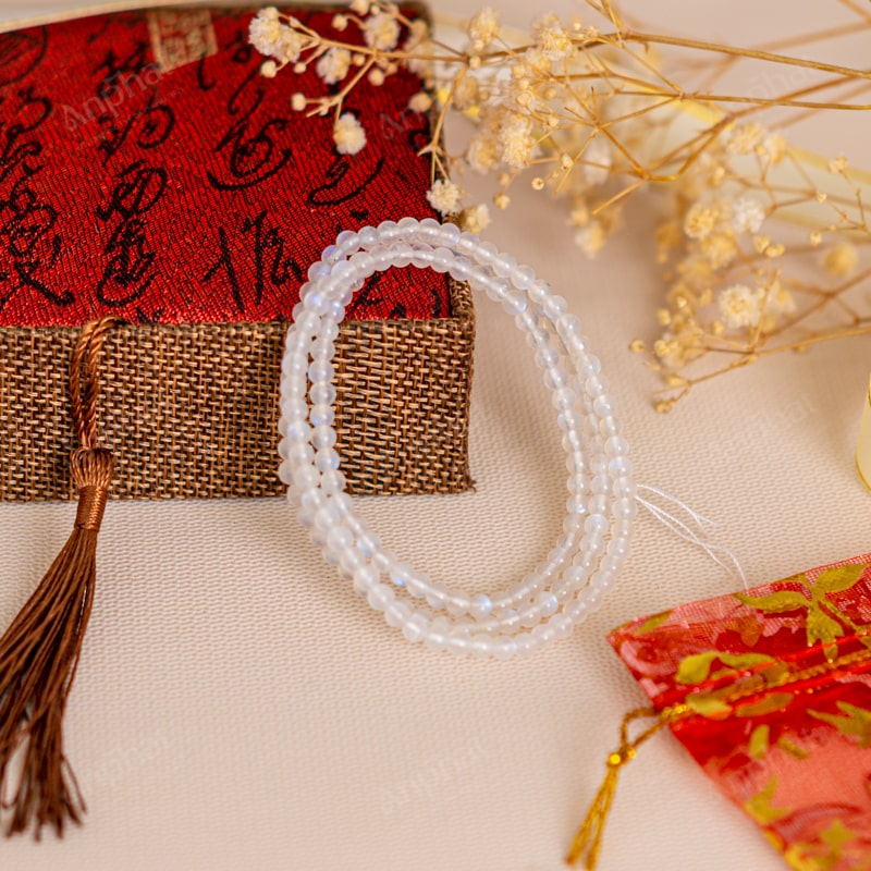 Bí quyết chọn đúng vòng đá phong thủy mệnh Kim cho nữ để mang lại năng lượng tích cực