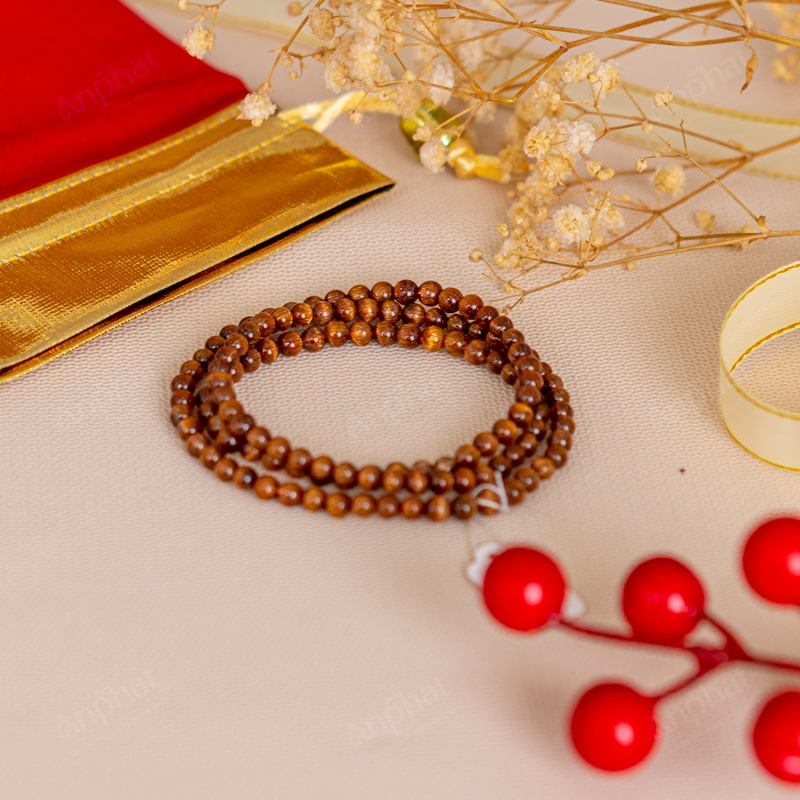 Với nữ mệnh Kim, vòng màu hợp mệnh như một "lá chắn phong thủy" giúp bảo vệ khỏi năng lượng tiêu cực